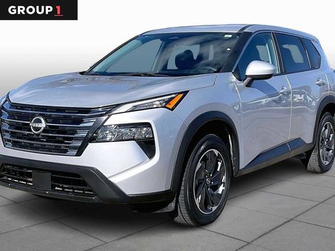 Used 2024 Nissan Rogue SV image 1