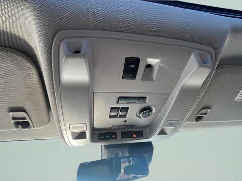 Used 2018 Cadillac Escalade ESV Luxury image 18