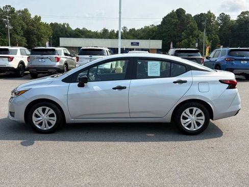 Used 2025 Nissan Versa S FWD image 2