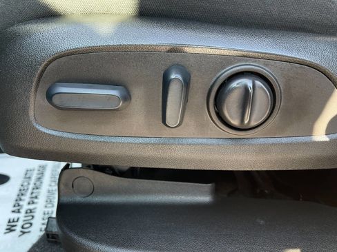 Used 2022 Chevrolet Equinox LT w/ Driver Convenience Package image 9