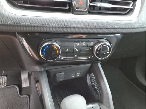 Used 2024 Chevrolet TrailBlazer LT FWD image 27