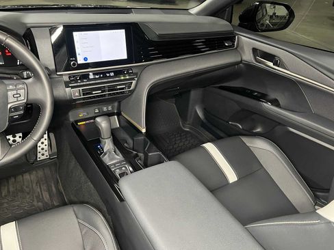 Used 2025 Toyota Camry SE w/ Convenience Package AWD/4WD image 35