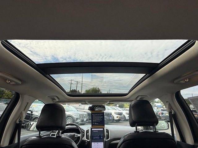 Certified 2023 Ford Edge SEL w/ Convenience Package AWD/4WD image 4