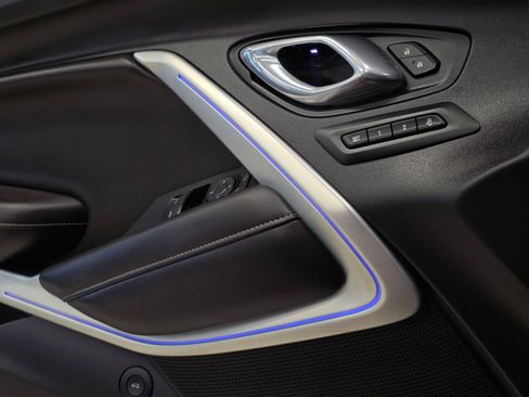 Used 2018 Chevrolet Camaro SS RWD image 18