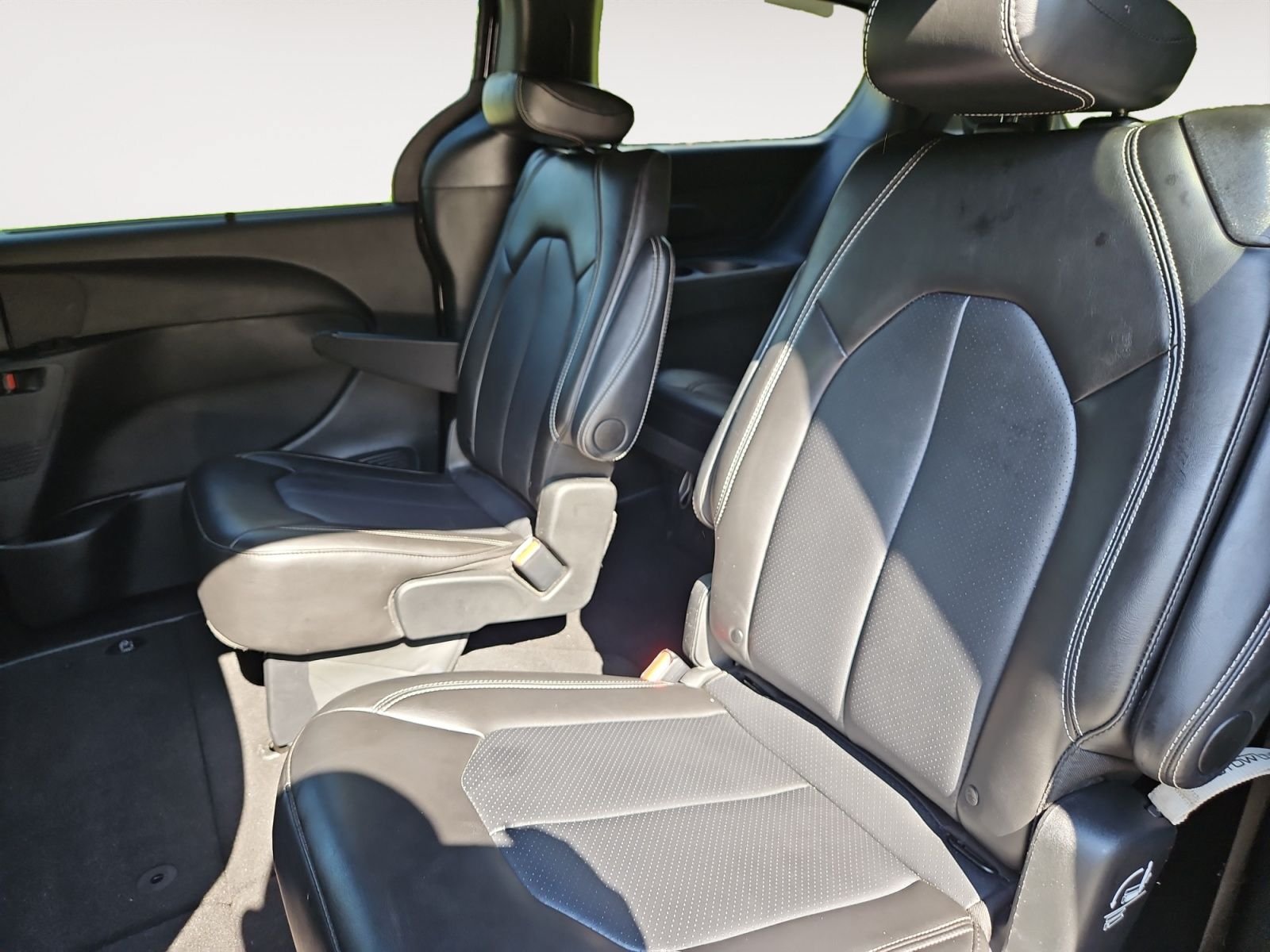 Used 2025 Chrysler Pacifica Select FWD image 13