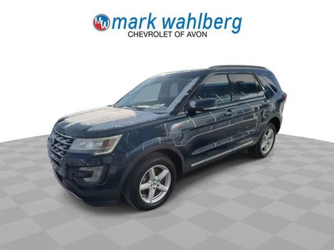 Used 2017 Ford Explorer XLT w/ Equipment Group 202A image 4