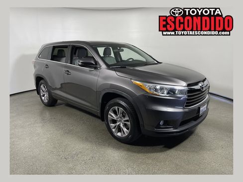 Used 2016 Toyota Highlander Plus AWD/4WD image 1