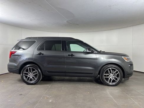 Used 2018 Ford Explorer Sport w/ Equipment Group 401A image 8