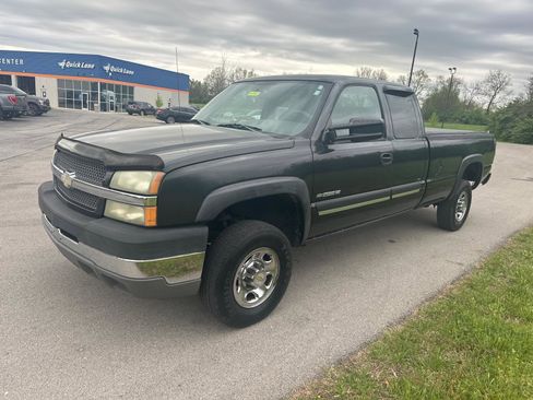 Used 2004 Chevrolet Silverado 2500 2WD Extended Cab image 2