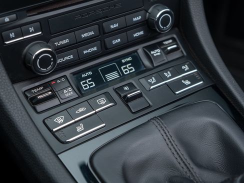 Certified 2020 Porsche 718 Boxster RWD image 33
