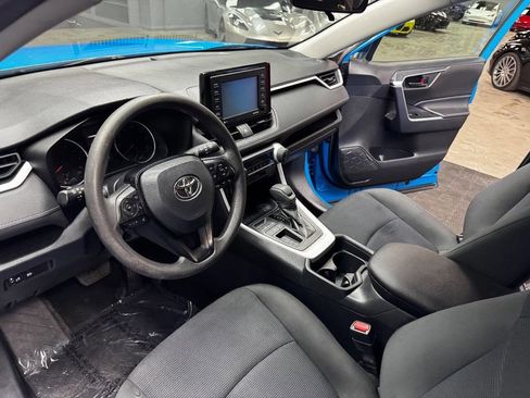 Used 2020 Toyota RAV4 LE FWD image 33