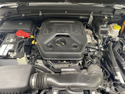 Used 2023 Jeep Wrangler Unlimited Sahara AWD/4WD image 25