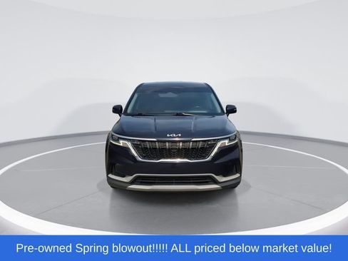 Used 2022 Kia Carnival LX FWD image 3