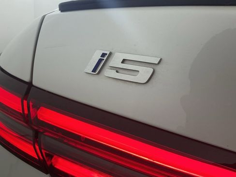 Certified 2025 BMW i5 xDrive40 w/ M Sport Package image 32