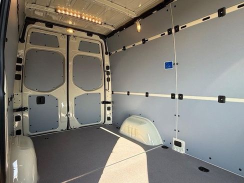 Used 2026 Mercedes-Benz Sprinter 144 Cargo image 5