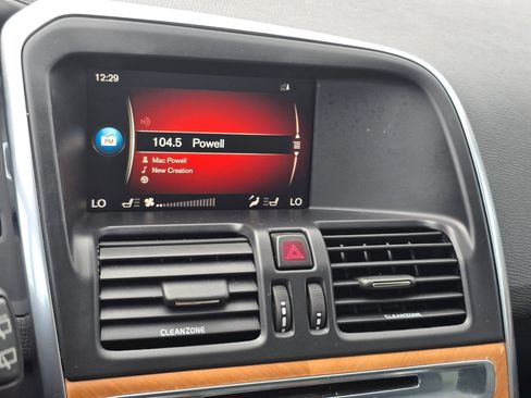 Used 2017 Volvo XC60 T6 Inscription w/ Preferred Option Package image 32