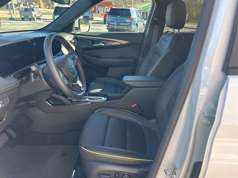 Used 2025 Chevrolet TrailBlazer ACTIV w/ Convenience Package image 8