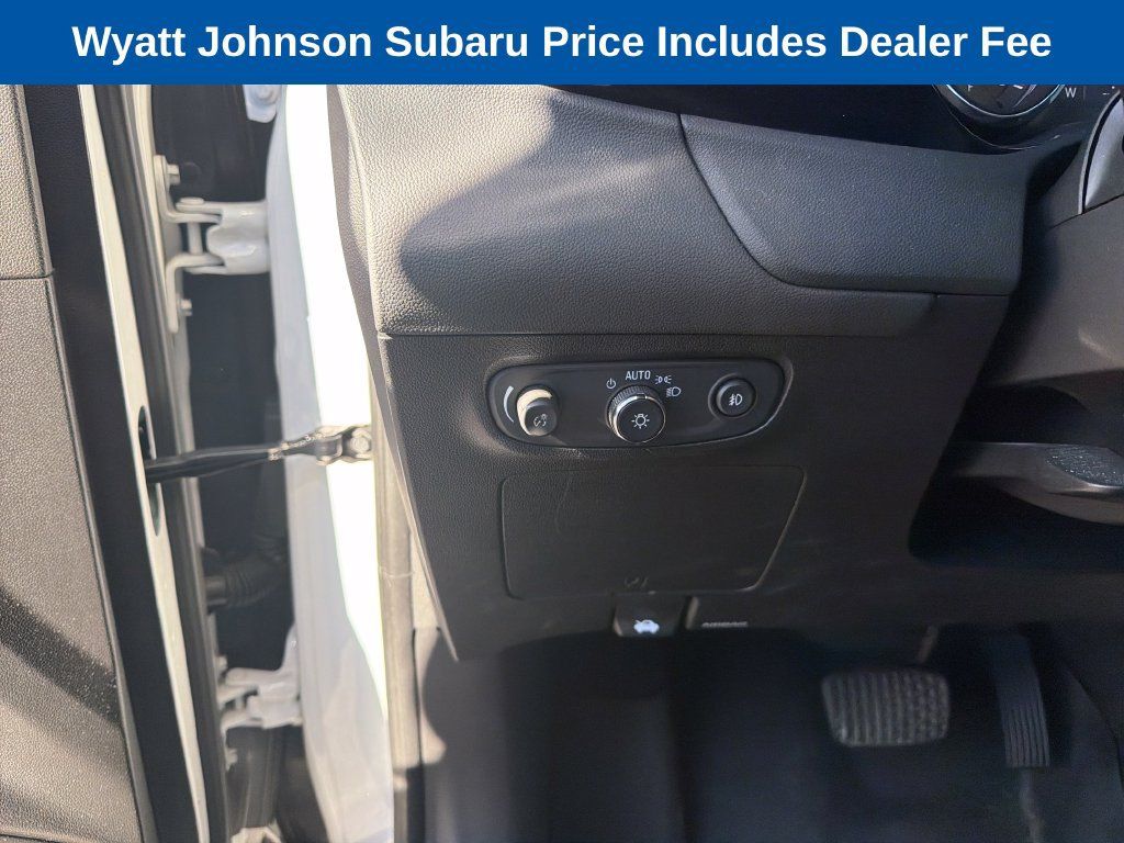 Used 2022 Buick Encore GX Essence w/ Experience Buick Package FWD image 23