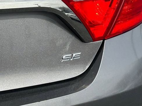 Used 2017 Toyota Camry SE image 6