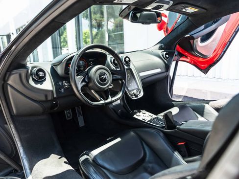 Used 2023 McLaren GT RWD image 17