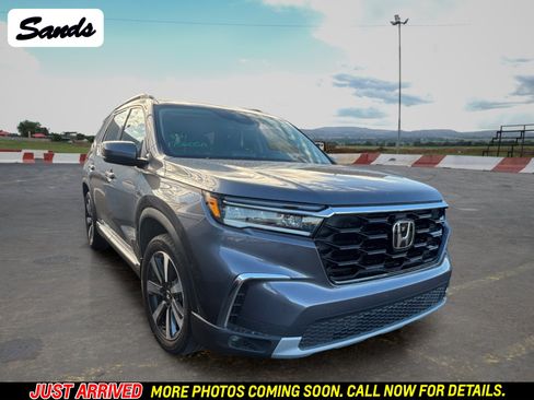 Used 2023 Honda Pilot Touring image 1