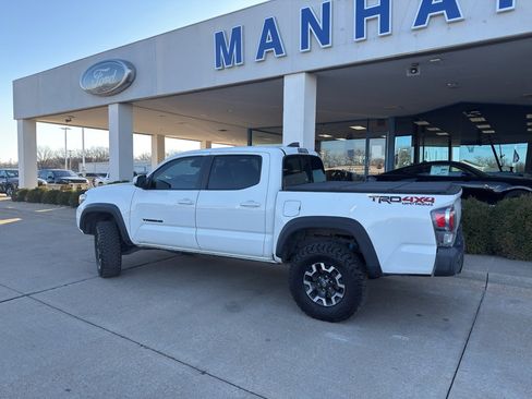 Used 2022 Toyota Tacoma TRD Off-Road image 10