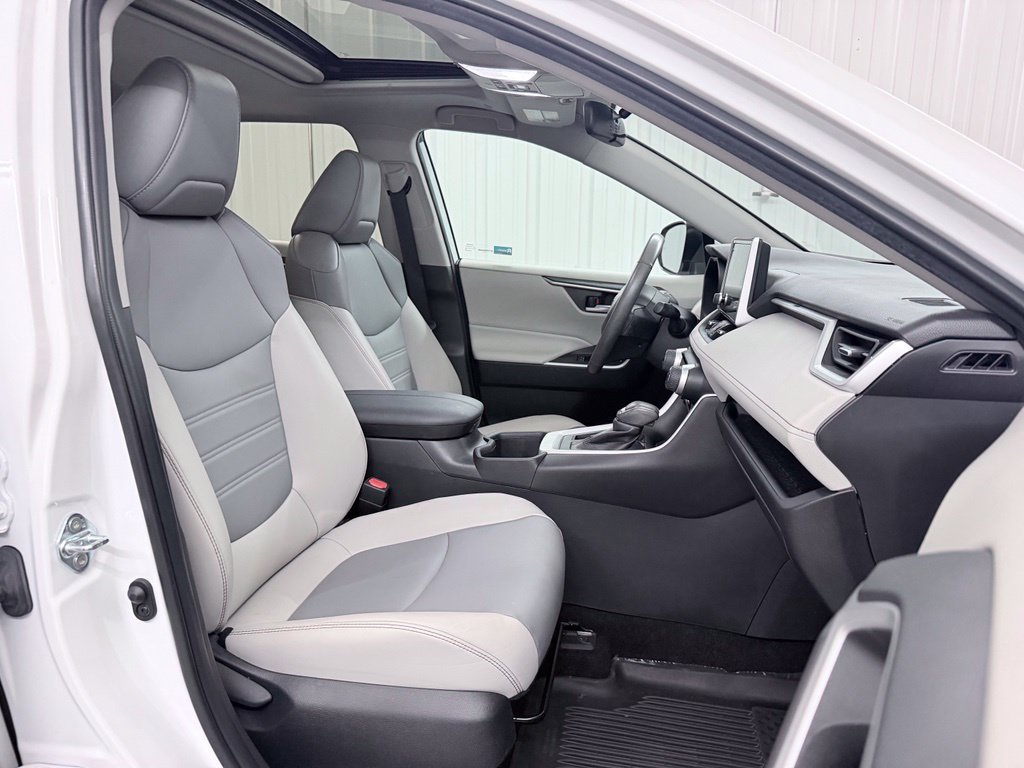 Used 2023 Toyota RAV4 XLE Premium FWD image 37