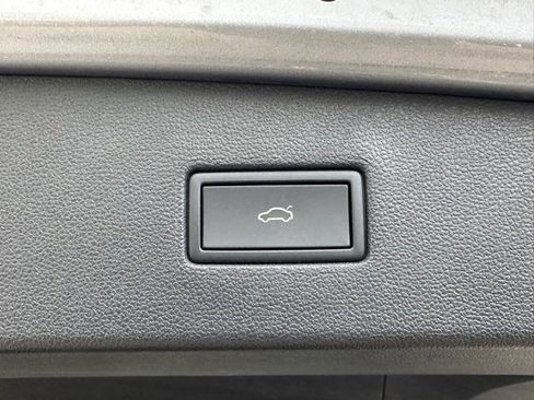 Certified 2024 Volkswagen Tiguan SE R-Line image 22