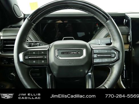 Used 2025 GMC Yukon Denali Ultimate image 10