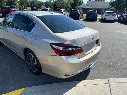 Used 2017 Honda Accord EX-L image 8
