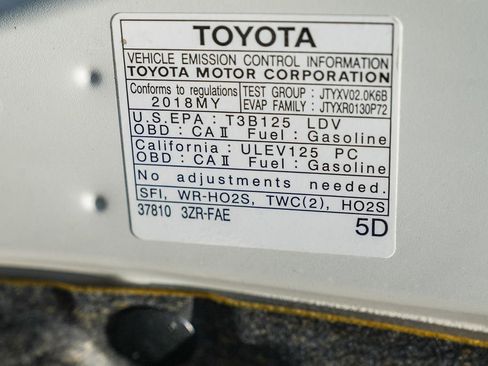 Used 2018 Toyota C-HR XLE image 32