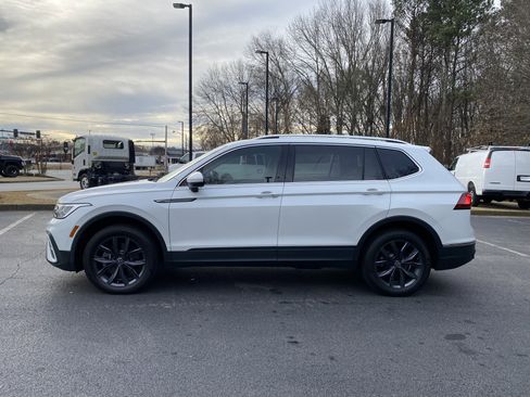 Used 2023 Volkswagen Tiguan SE image 6
