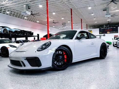 Used 2018 Porsche 911 GT3 w/ Sport Chrono Package RWD image 3
