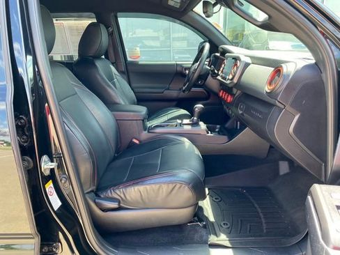 Certified 2020 Toyota Tacoma TRD Sport w/ Technology Package AWD/4WD image 16