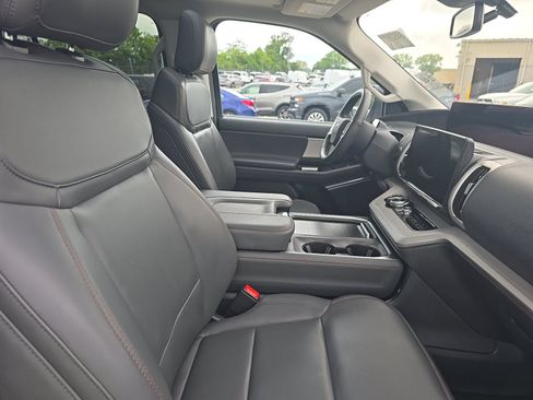 Used 2025 Ford Expedition Active AWD/4WD image 7
