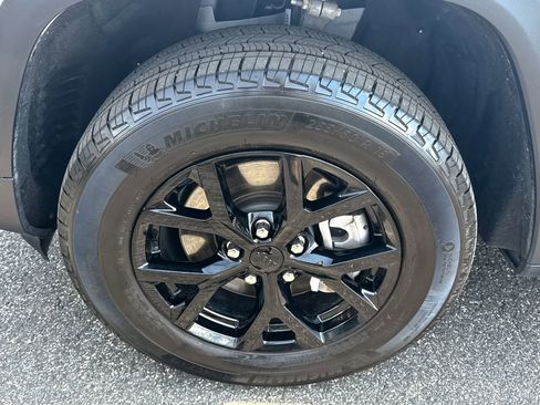 Used 2025 Jeep Grand Cherokee L Limited image 11