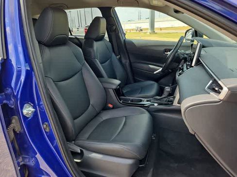 Used 2025 Toyota Corolla Cross XLE FWD image 19