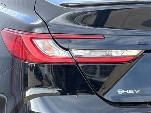 Used 2025 Toyota Camry SE image 6