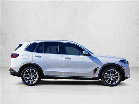 Used 2026 BMW X5 xDrive40i w/ Climate Comfort Package AWD/4WD image 4