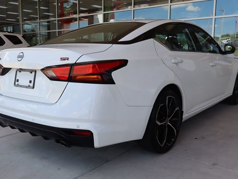 Used 2024 Nissan Altima 2.5 SR FWD image 9