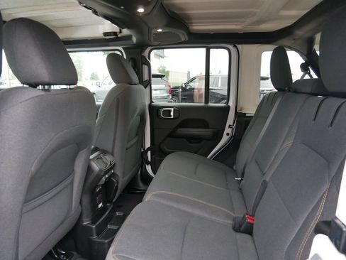 Used 2024 Jeep Wrangler Unlimited Sahara AWD/4WD image 10