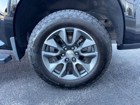 Used 2025 Chevrolet Silverado 1500 LT AWD/4WD image 12