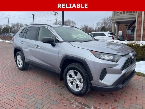 Used 2020 Toyota RAV4 LE image 5