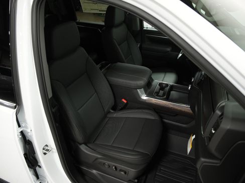 New 2026 GMC Sierra 2500 SLT w/ SLT Premium Package image 15