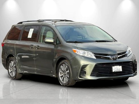 Used 2020 Toyota Sienna LE image 9
