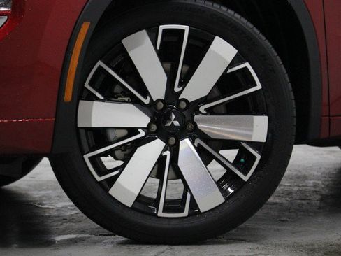 New 2025 Mitsubishi Outlander SEL image 3