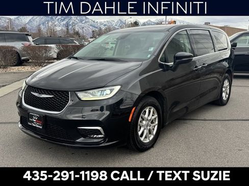 Used 2023 Chrysler Pacifica Touring-L image 5