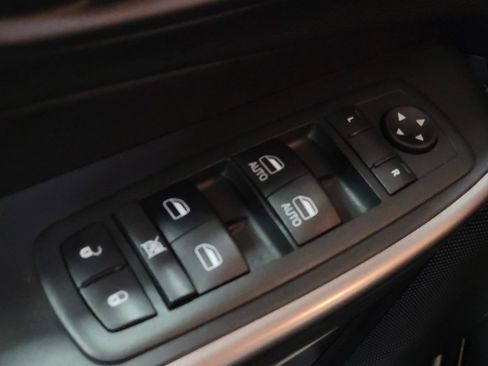 Used 2019 Jeep Cherokee Latitude Plus w/ Cold Weather Group image 27