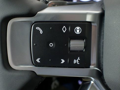 Used 2024 Land Rover Discovery S image 54