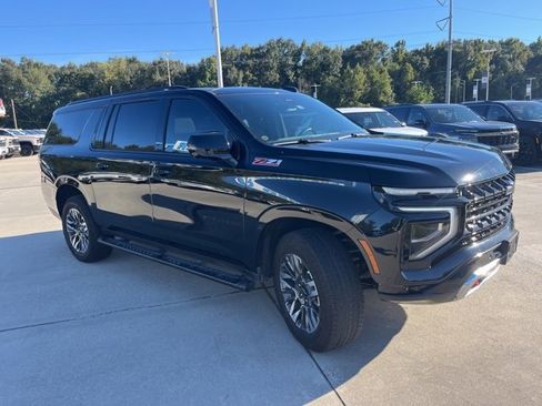 Used 2025 Chevrolet Suburban Z71 w/ Comfort Package image 9